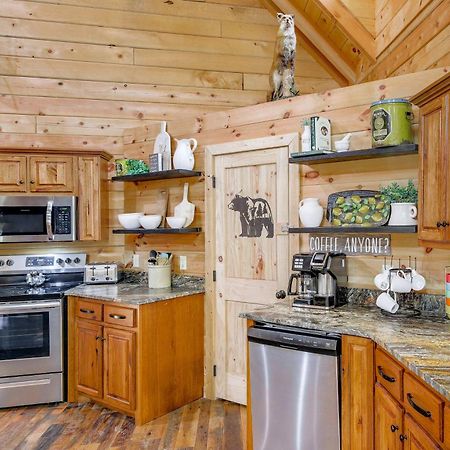 Riverfront Cabin With Hot Tub - 3 Miles To Dollywood Пиджен-Фордж Экстерьер фото