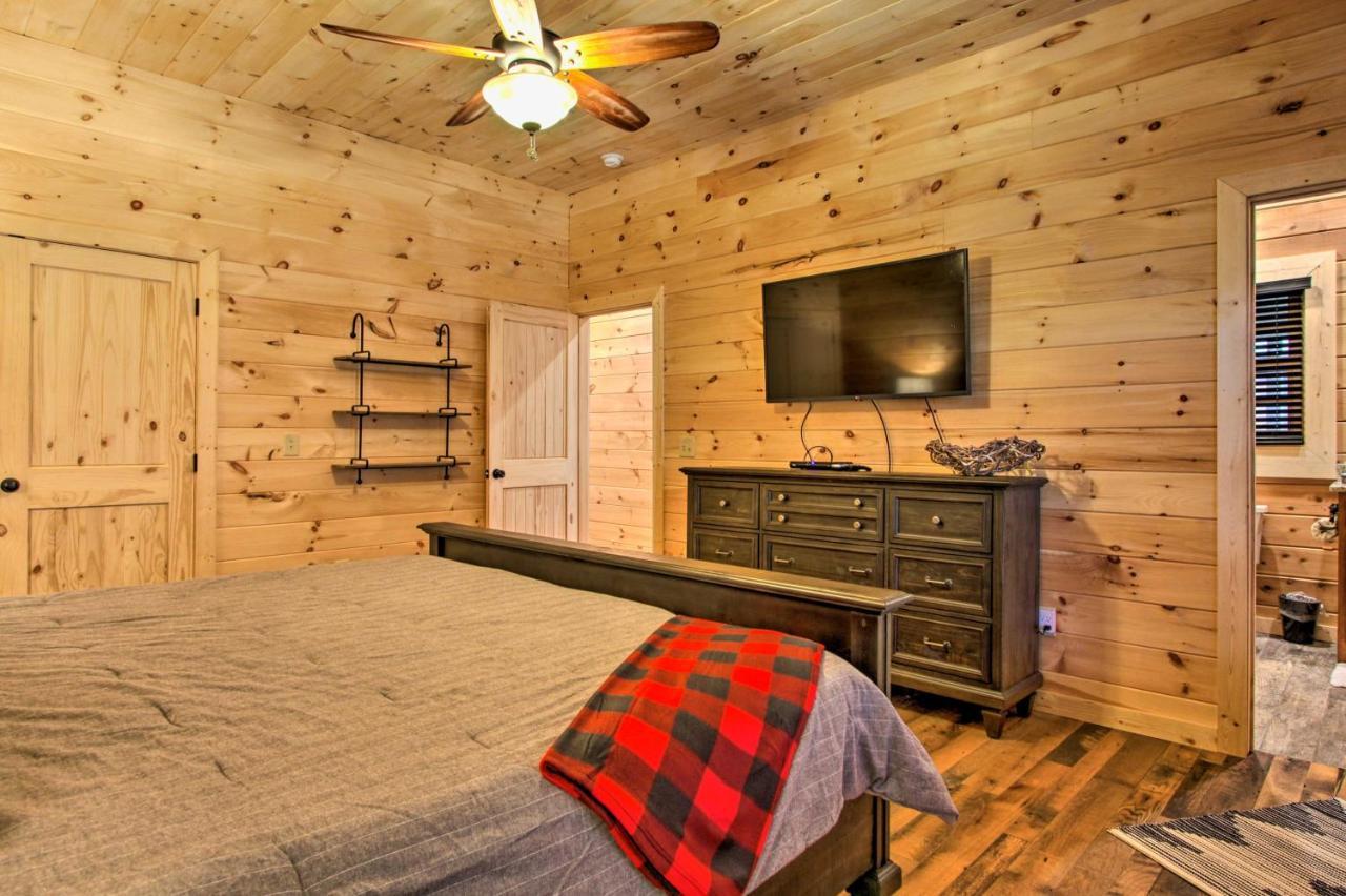 Riverfront Cabin With Hot Tub - 3 Miles To Dollywood Пиджен-Фордж Экстерьер фото