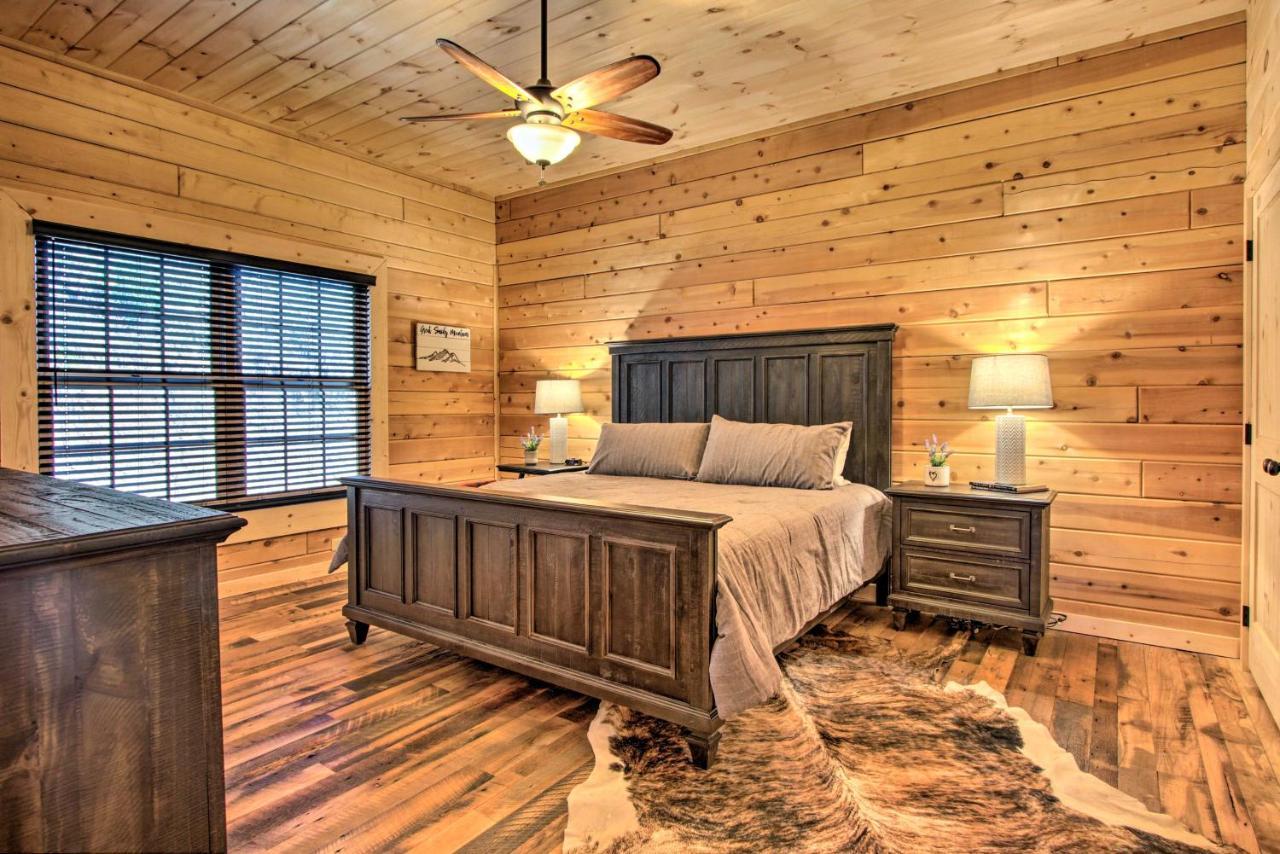Riverfront Cabin With Hot Tub - 3 Miles To Dollywood Пиджен-Фордж Экстерьер фото